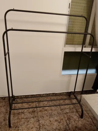 Colgador de ropa grande negro