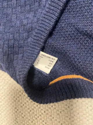 Jersey azul cuello pico