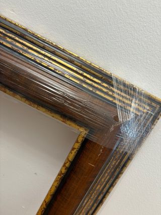 Marco de madera y dorado