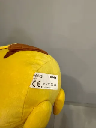 Peluche Pikachu Pokémon TOMY nuovo