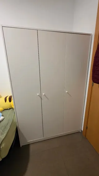 Armario Kleppstad 3 puertas + 2 baldas