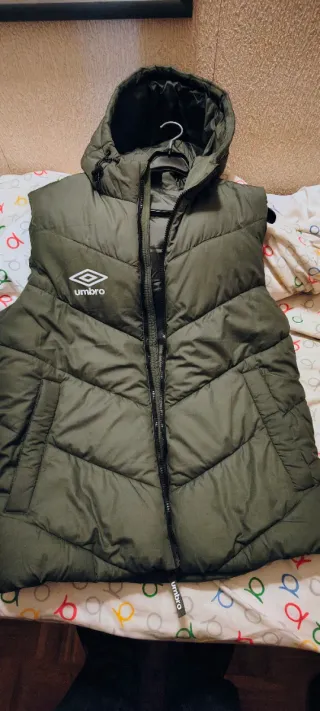 Chaleco Umbro verde oliva