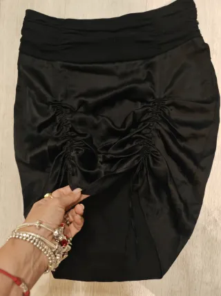 Gonna nera con rouches