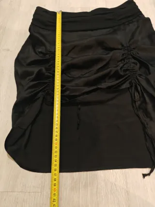 Gonna nera con rouches