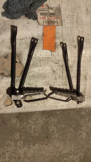 Estriberas Aprilia RS 125 y contrapesos manillar