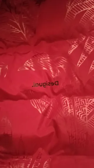 Cazadora larga mujer granate. Desigual