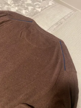 Jersey marrón con parches en codos