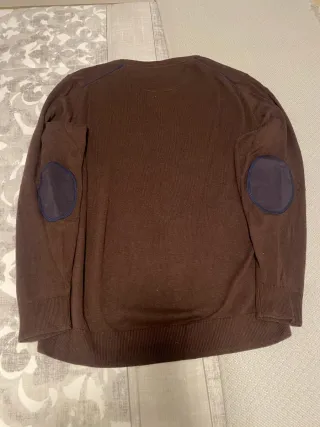 Jersey marrón con parches en codos