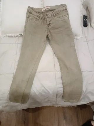 Pantalón beige/verde oliva