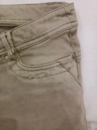 Pantalón beige/verde oliva