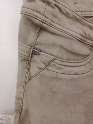 Pantalón beige/verde oliva