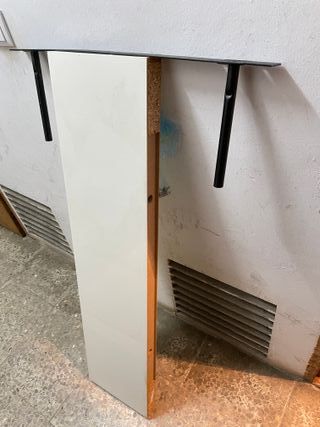Balda para empotrar blanca y negra