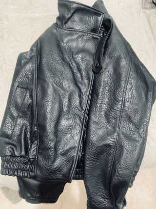Chaqueta de piel negra