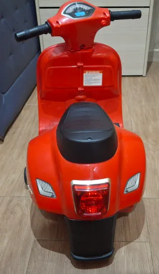 Moto a Batería Vespa Infantil Roja