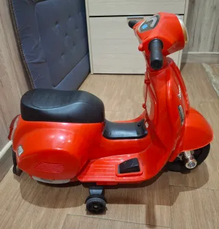 Moto a Batería Vespa Infantil Roja