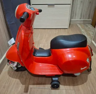 Moto a Batería Vespa Infantil Roja
