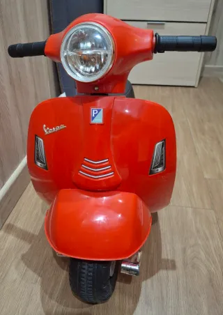 Moto a Batería Vespa Infantil Roja
