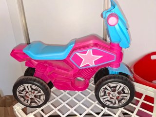 Moto a Batería Vespa Infantil Roja Correpasillos