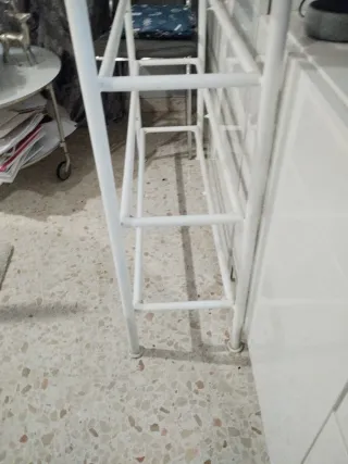 Estantería de cristal blanca