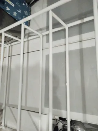 Estantería de cristal blanca