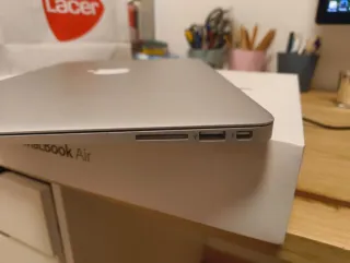 MacBook Air 1.8 GHz i5 4GB RAM 128GB SSD