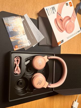 Auriculares JBL LIVE 460NC Rosas