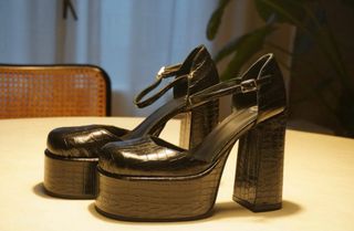 Tacchi Castañer neri con piattaforma