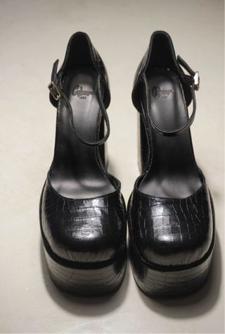 Tacchi Castañer neri con piattaforma