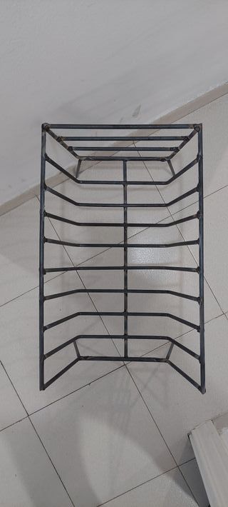 Griglia in metallo nero per barbecue