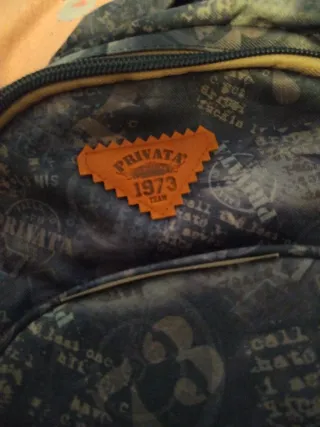 Mochilas negra y azul