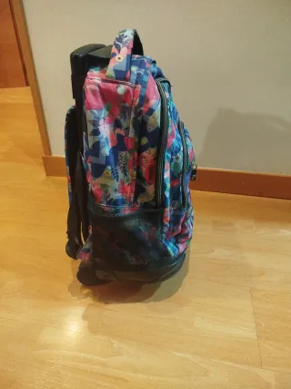 Mochila con ruedas y estuche