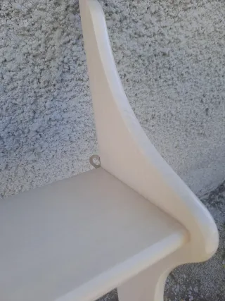 Estantería de madera con cajones para colgar