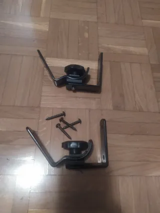 Colgador de altavoces con tornillos