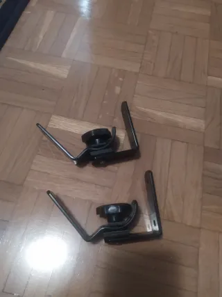 Colgador de altavoces con tornillos