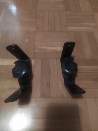 Colgador de altavoces con tornillos