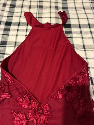 Vestido rojo con flores