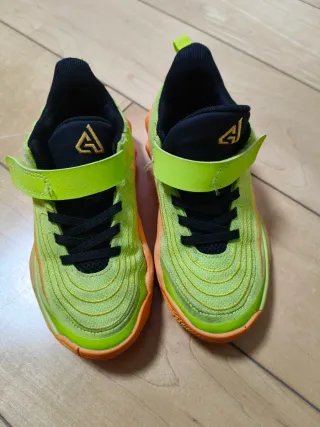 Zapatillas Nike niño verde y naranja