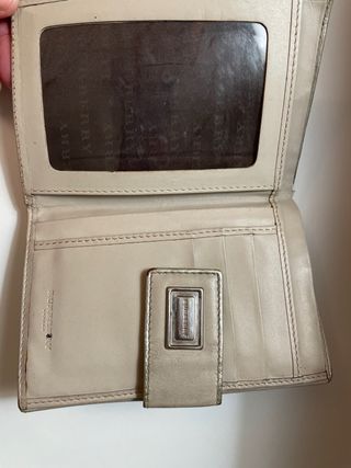 Cartera Burberry Roja y Beige