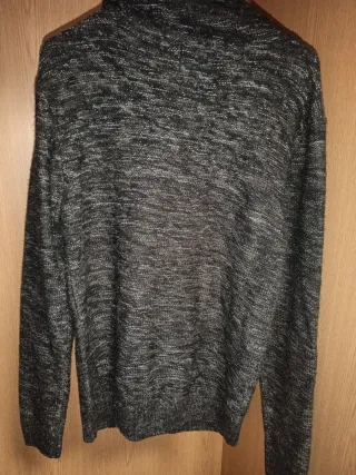 Jersey Negro Cuello Alto