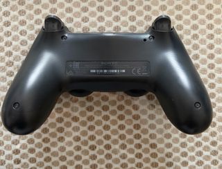 PS4 (PlayStation 4) Negra + Mando y Cables