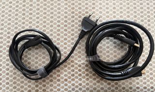 PS4 (PlayStation 4) Negra + Mando y Cables
