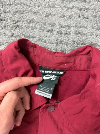 ¡OFERTA! Talla M Chaqueta Nike SB Roja Impermeable