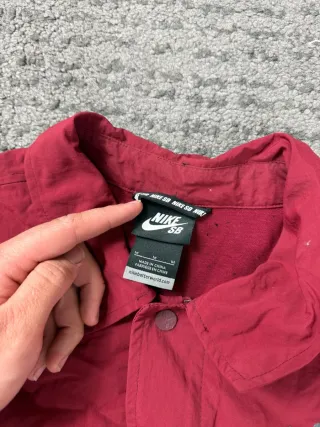 ¡OFERTA! Talla M Chaqueta Nike SB Roja Impermeable