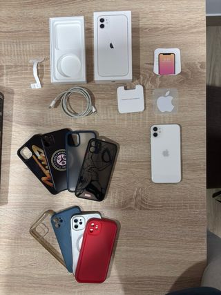 iPhone 11 Blanco + Accesorios (cargador + fundas)