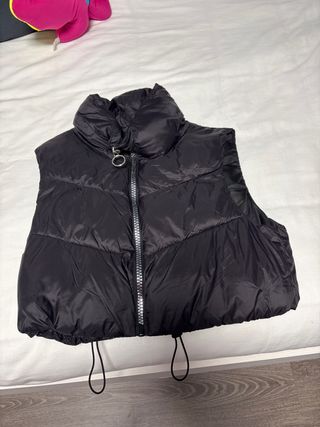 Chaleco negro acolchado