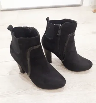 Botines de ante negro tacón