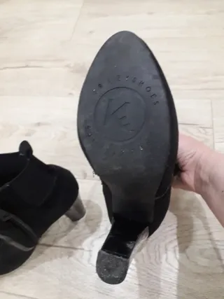 Botines de ante negro tacón