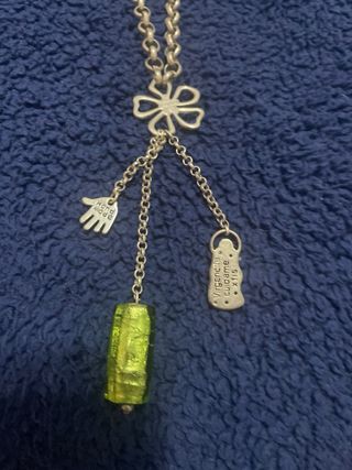 Collar de plata con colgantes
