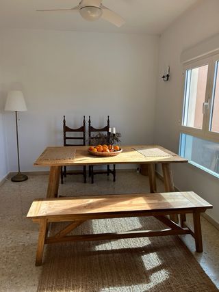 Mesa de comedor de madera rústica