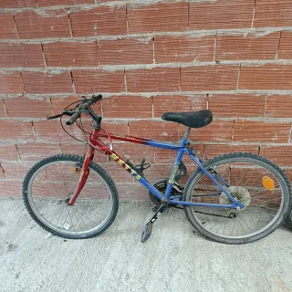 Bicicleta 24 azul y roja